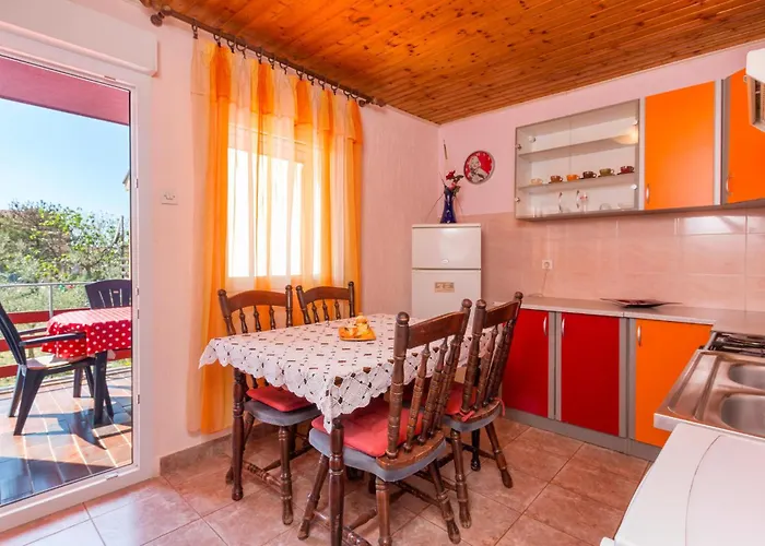 2 Bedroom Lovely In Apartament Pula