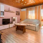 2 Bedroom Lovely In Apartamento