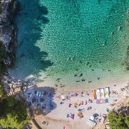 2 Bedroom Lovely In Apartment *