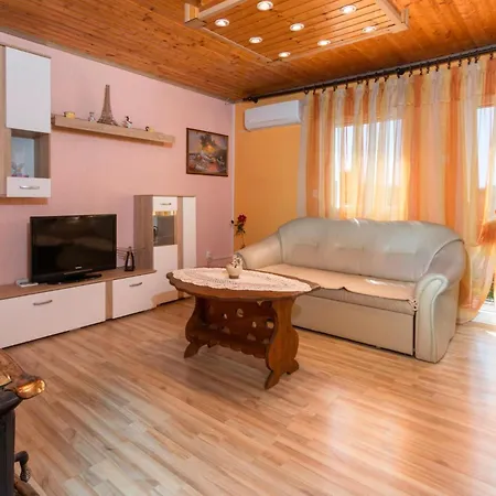 2 Bedroom Lovely In 아파트