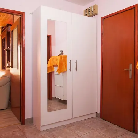 2 Bedroom Lovely In 풀라