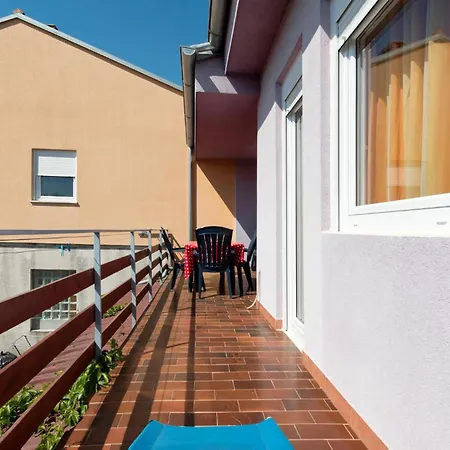 Apartman 2 Bedroom Lovely In *