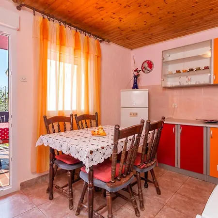 2 Bedroom Lovely In Apartment Pula