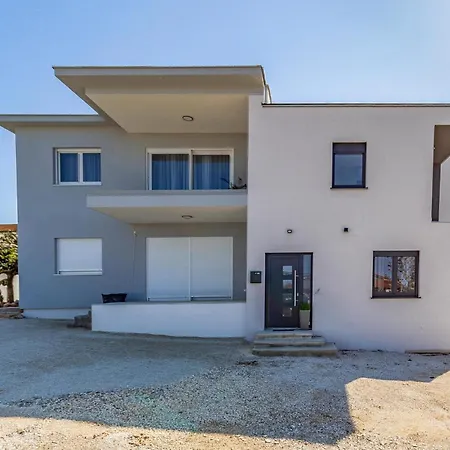 2 Bedroom Lovely In Pula
