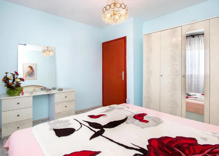 2 Bedroom Lovely In *