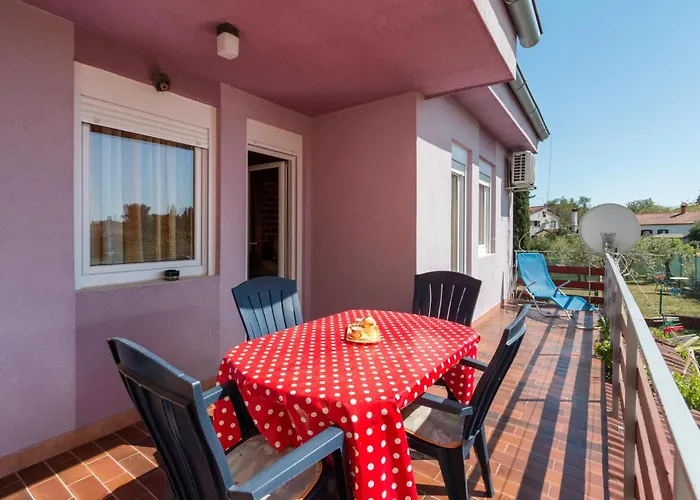 Apartment 2 Bedroom Lovely In Pula