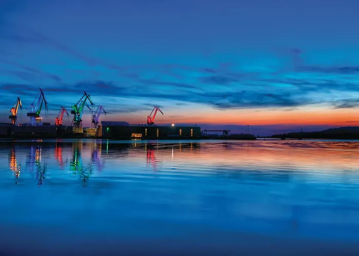 Apartment 2 Bedroom Lovely In