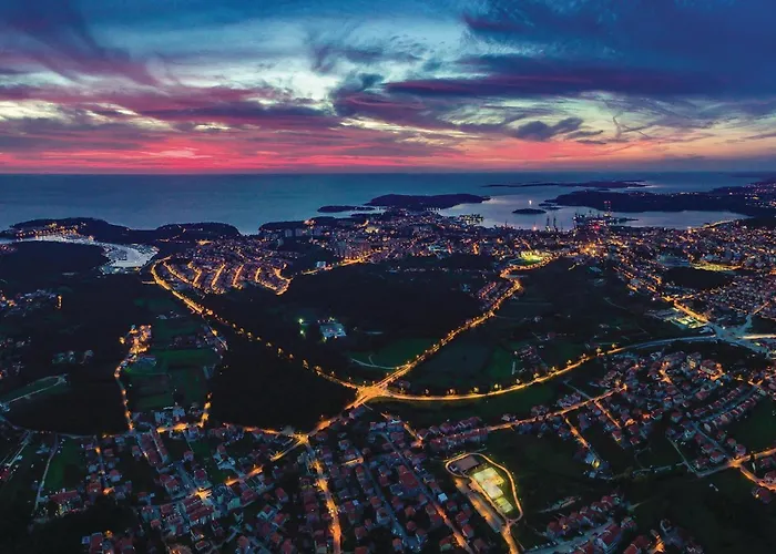 2 Bedroom Lovely In Apartment *