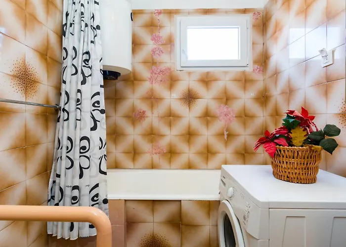 Apartment 2 Bedroom Lovely In Pula