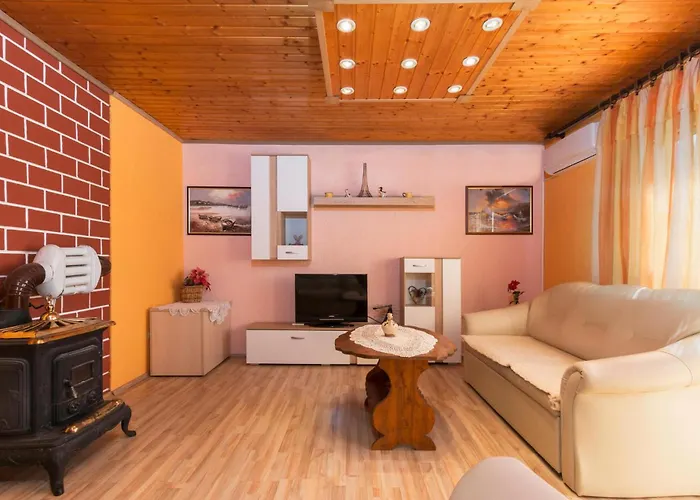 Apartment 2 Bedroom Lovely In *